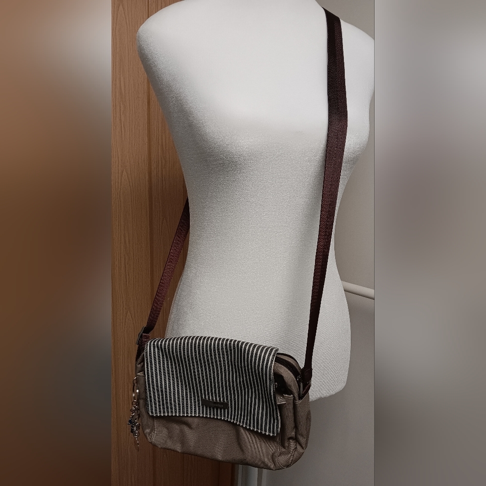Huskies crossbody bag - Picture 3 of 9